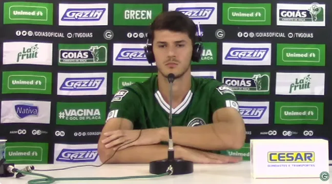 Hugo, em entrevista coletiva pelo Goiás | Foto: Reprodução/ Youtube Goiás