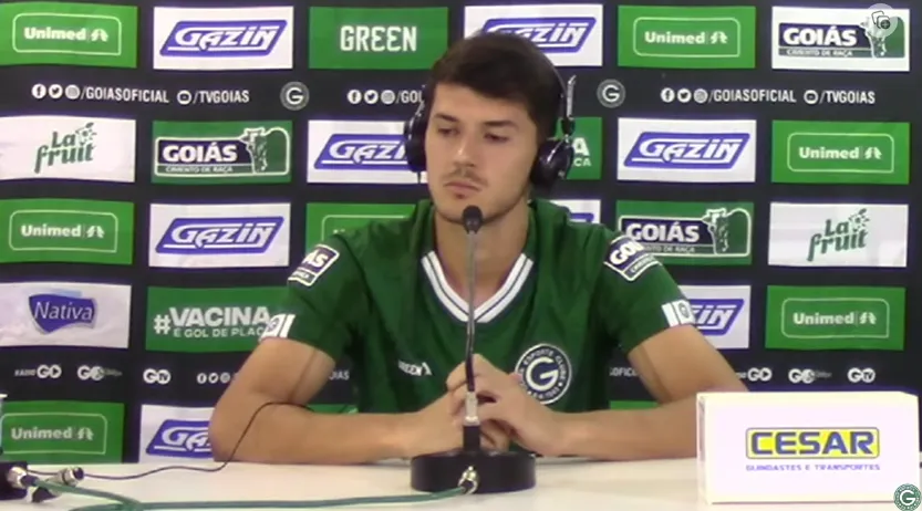 Hugo, em entrevista coletiva pelo Goiás | Foto: Reprodução/ Youtube Goiás