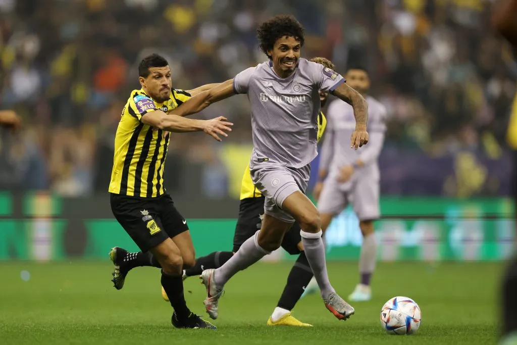 RIYADH, SAUDI ARABIA – JANUARY 26: Luiz Gustavo of Al Nassr battles for possession with Tarek Hamed of Al Ittihad during the Saudi Super Cup Semi-Final match between Al Ittihad and Al Nassr at King Fahd International Stadium on January 26, 2023 in Riyadh, Saudi Arabia. (Photo by Yasser Bakhsh/Getty Images)