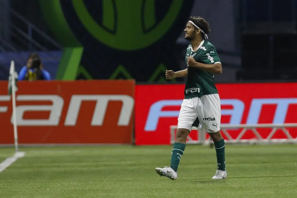 Gustavo Scarpa em ação pelo Palmeiras. (Photo by Ricardo Moreira/Getty Images)