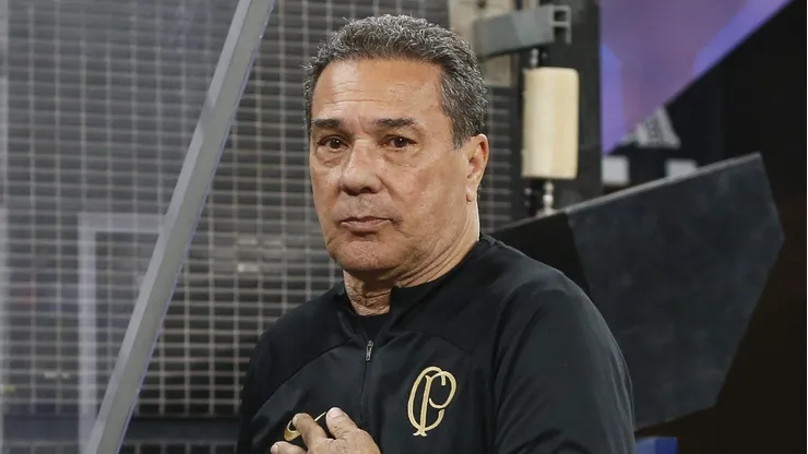 Clube brasileiro encaminha acerto com o técnico Vanderlei Luxemburgo (Photo by Ricardo Moreira/Getty Images)
