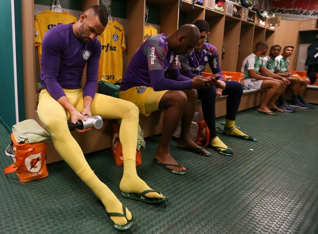 Jailson ao lado de Weverton no vestiário. Foto: Flickr Oficial SE Palmeiras/Cesar Greco