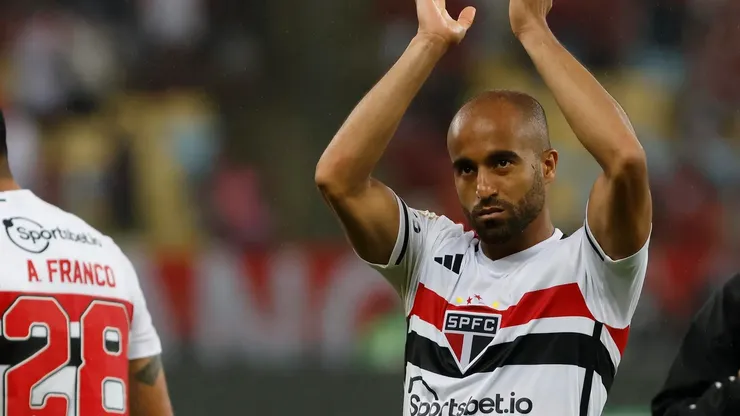 Lucas: atacante vem se recuperando de lesão (Foto: Rubens Chiri/saopaulofc.net/Divulgação)
