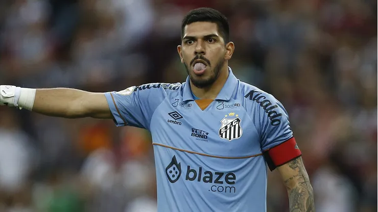 João Paulo pode deixar o Santos para ser titular de outro time brasileiro na próxima Libertadores. (Photo by Wagner Meier/Getty Images)