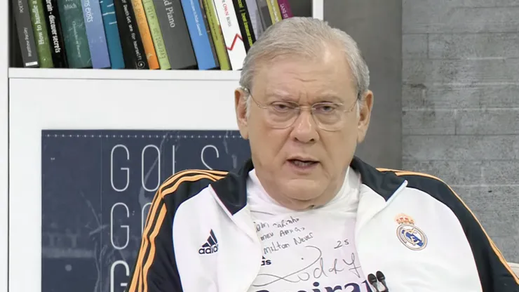 Milton Neves aponta o campeão brasileiro de 2023. Foto: BAND