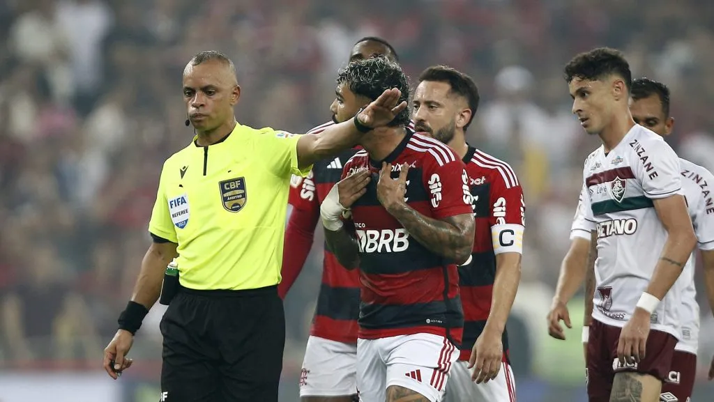 Rasgou o verbo! Gabigol manda recado para a CBF após expulsão questionável no Fla-Flu (Photo by Wagner Meier/Getty Images)