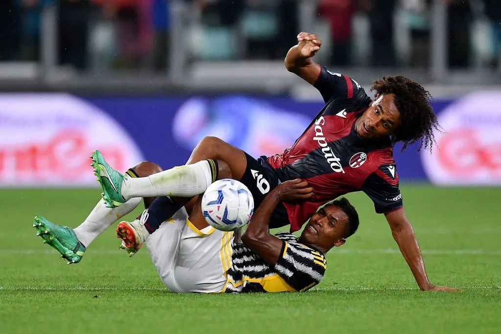 Alex Sandro é ídolo da Juventus. (Photo by Valerio Pennicino/Getty Images)