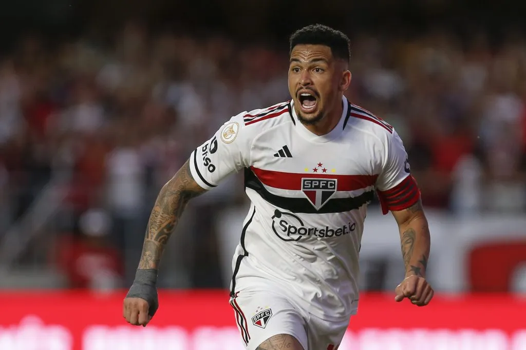 Luciano em ação pelo São Paulo. (Photo by Ricardo Moreira/Getty Images)