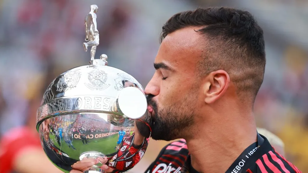 Fabrício Bruno pode deixar o Flamengo rumo ao futebol europeu. (Photo by Hector Vivas/Getty Images)