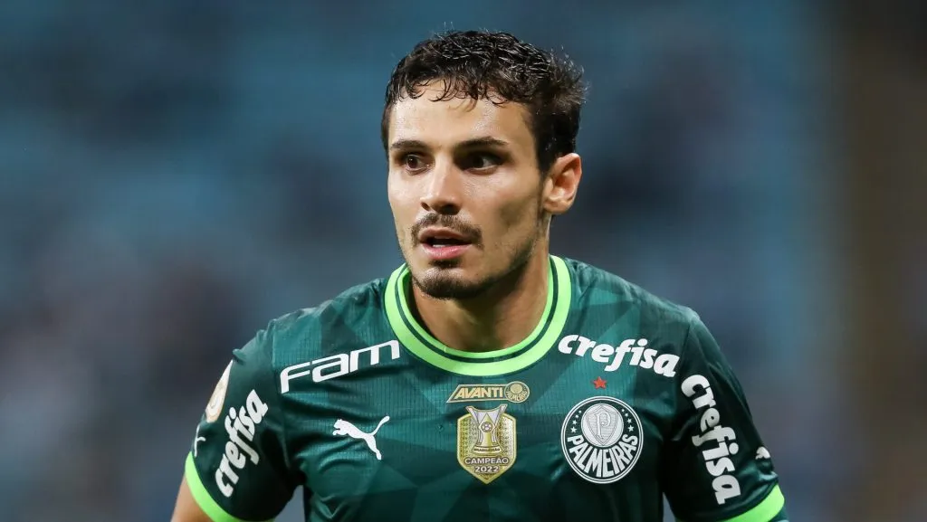 Leila define e clubes europeus sabem quanto Palmeiras quer para liberar Raphael Veiga (Photo by Pedro H. Tesch/Getty Images)