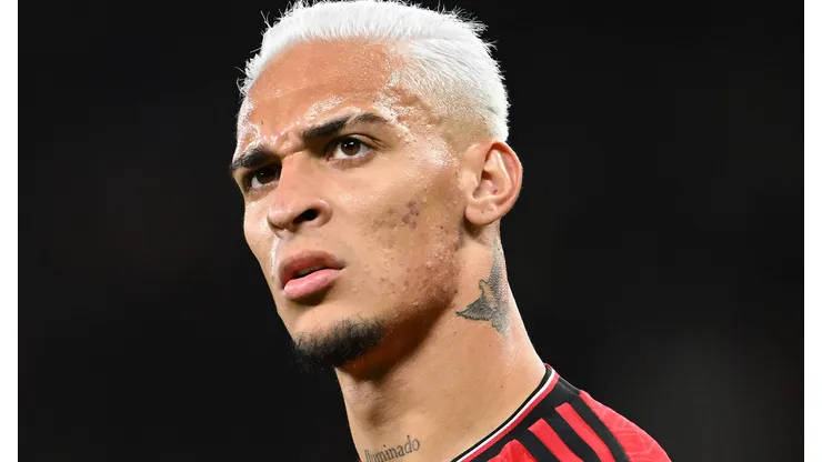Antony, jogador do Manchester United | Photo by Stu Forster/Getty Images)