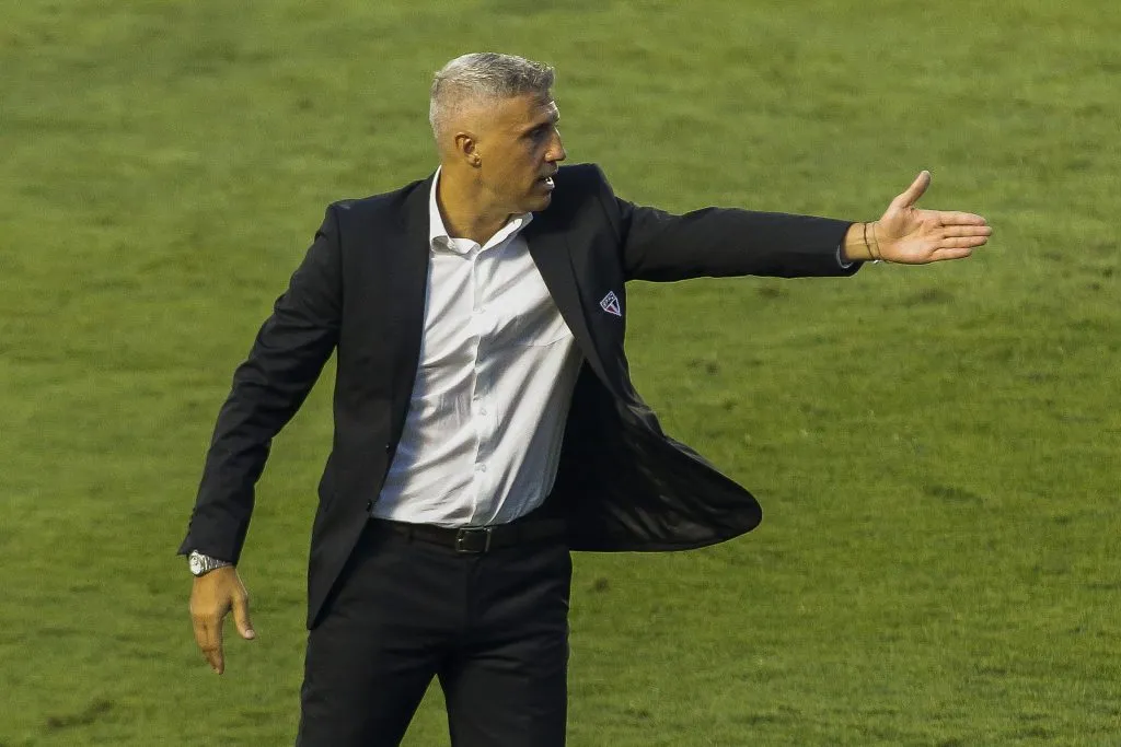 Crespo comandando o São Paulo. (Photo by Miguel Schincariol/Getty Images)