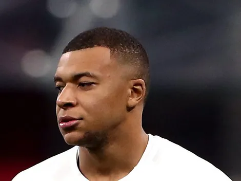 Mbappé 'escuta' poucas e boas de Felipe Melo no PSG