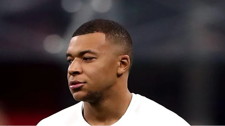 Mbappé em ação no PSG. Foto: Marco Luzzani/Getty Images
