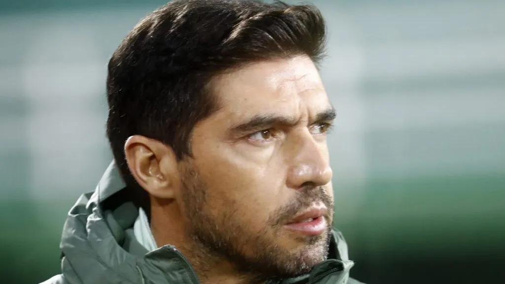Abel Ferreira durante partida do Palmeiras – (Photo by Marcos Brindicci – Pool/Getty Images)