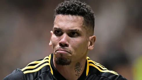 Atlético prepara venda de Paulinho, que pode ter destino inesperado (Foto: Pedro Vilela/Getty Images)
