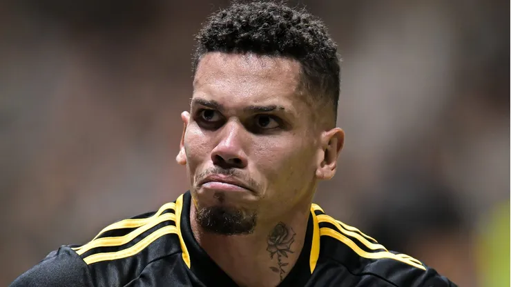 Atlético prepara venda de Paulinho, que pode ter destino inesperado (Foto: Pedro Vilela/Getty Images)