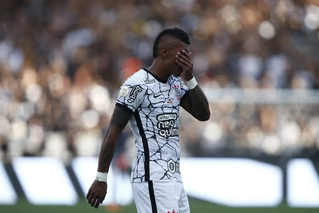 Corinthians define situação de Paulinho. (Photo by Wagner Meier/Getty Images)