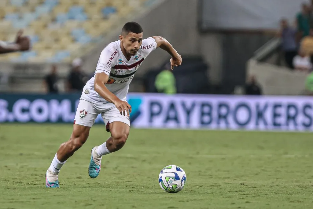 Volante André em ação pelo Fluminense |&nbsp;(Foto: Marcelo Gonçalves/FFC)