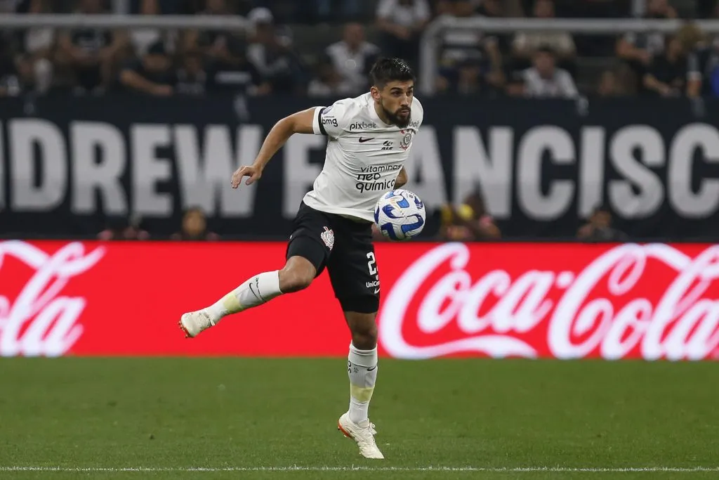 Bruno Méndez atuando pelo Corinthians na Sul-Americana (Photo by Ricardo Moreira/Getty Images)
