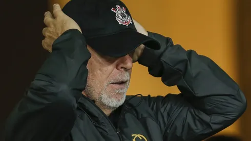 Mano Menezes deve perder titular (Photo by Ricardo Moreira/Getty Images)