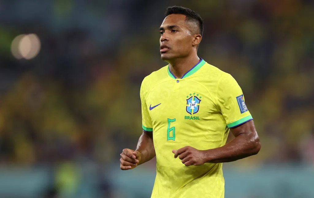 Alex Sandro no duelo diante da Suíça (Foto: Julian Finney/Getty Images)