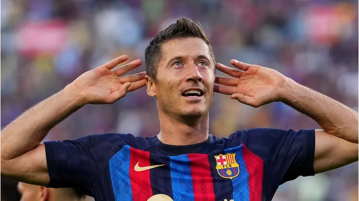 Barcelona já busca substituto: Lewandowski atrai interesse de nova potência e pode deixar o clube catalão (Photo by Alex Caparros/Getty Images)