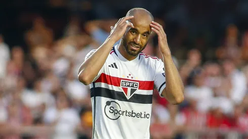 Lucas Moura pede ex-craque da Seleção Brasileira no São Paulo(Photo by Miguel Schincariol/Getty Images)
