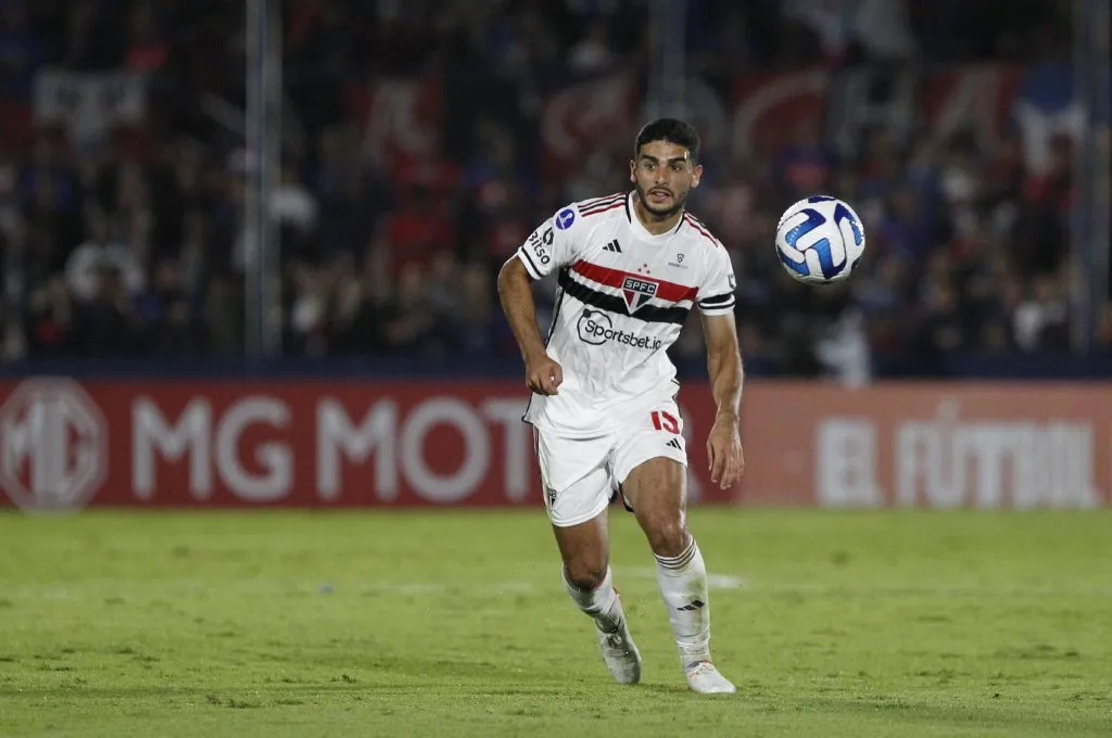 Michel Araújo: uruguaio deve ter sequência no São Paulo (Foto: Rubens Chiri/saopaulofc.net/Divulgação)