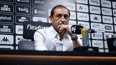 O treinador cobrou o time mesmo após a vitória em casa (Foto: Matheus Lima/Vasco/Divulgação)