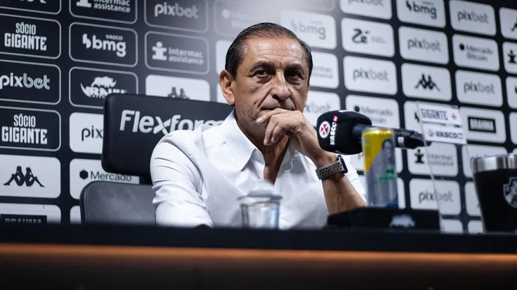 O treinador cobrou o time mesmo após a vitória em casa (Foto: Matheus Lima/Vasco/Divulgação)