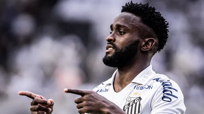 Mendoza: atacante deve iniciar partida como titular (Foto: Raul Baretta/ Santos FC/ Divulgação)