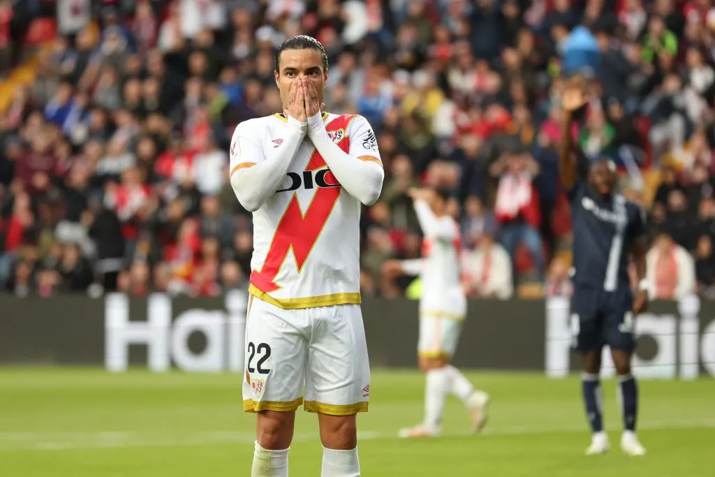 Raúl de Tomás em campo (Photo by Florencia Tan Jun/Getty Images)