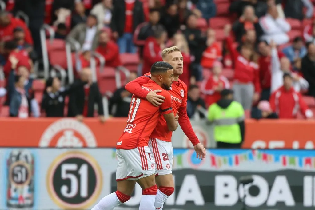 Pedro Henrique comemora com Wanderson, no Colorado. Foto: Flickr Oficial SC Internacional/Ricardo Duarte