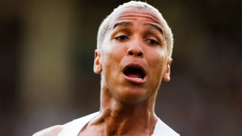 Jogador não gostou de atitude de torcedor, e entrou em discussão com o mesmo - (Photo by Alexandre Schneider/Getty Images)