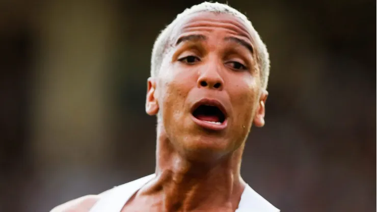 Jogador não gostou de atitude de torcedor, e entrou em discussão com o mesmo - (Photo by Alexandre Schneider/Getty Images)