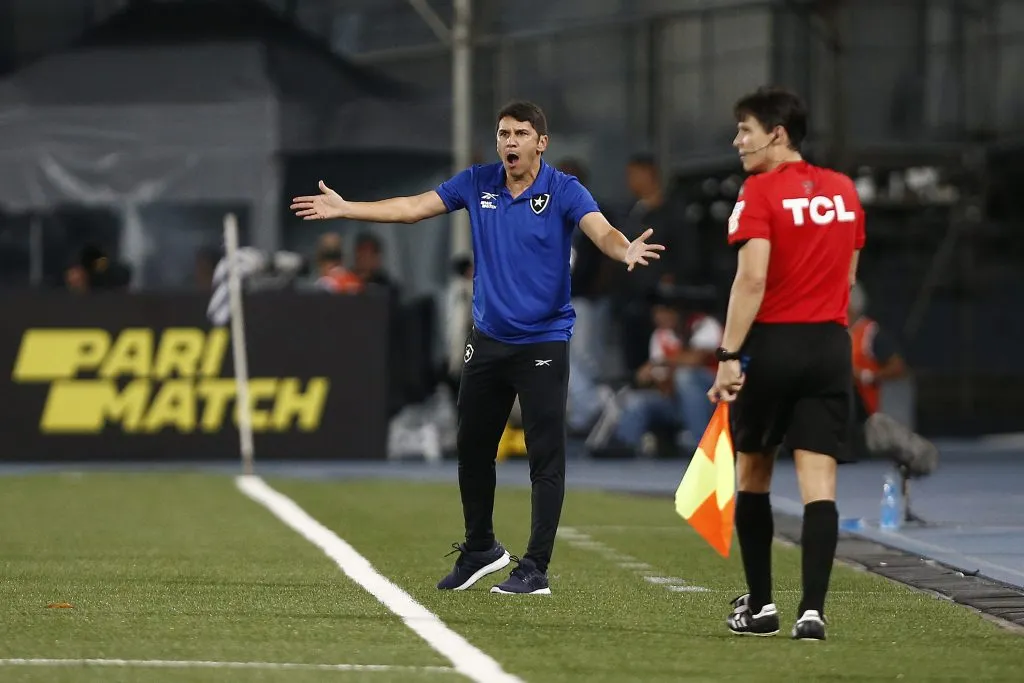 Técnico do Botafogo em ação. (Photo by Wagner Meier/Getty Images)