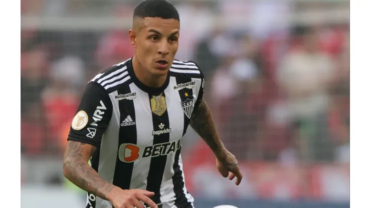 Guilherme Arana já sabe onde vai jogar em 2024 (Photo by Silvio Avila/Getty Images)