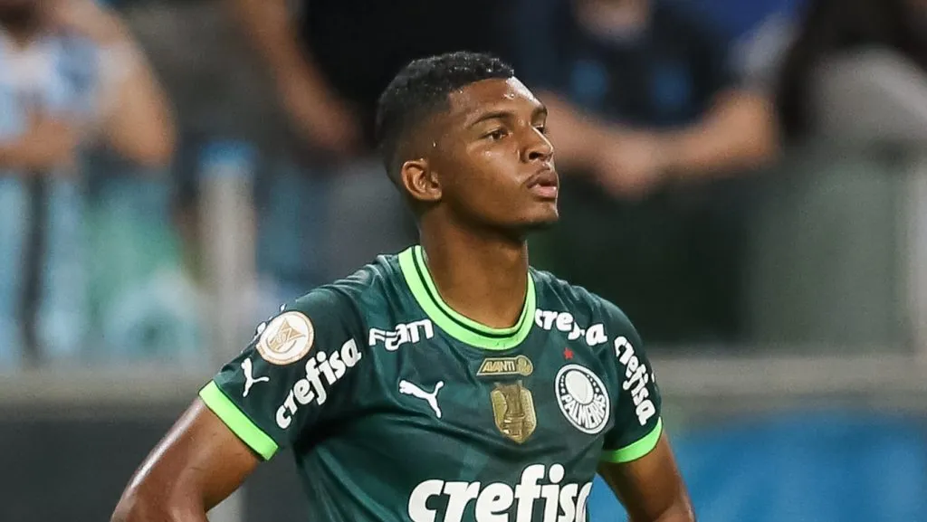 Destaque do Palmeiras firma novo acordo milionário e pode se tornar a próxima venda ‘nível Endrick’ (Photo by Pedro H. Tesch/Getty Images)