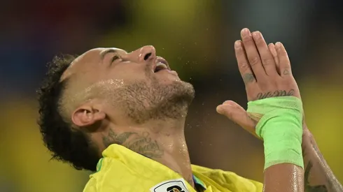 Neymar fala pela 1ª vez após cirurgia nesta quinta-feira (2). Foto: Pedro Vilela/Getty Images