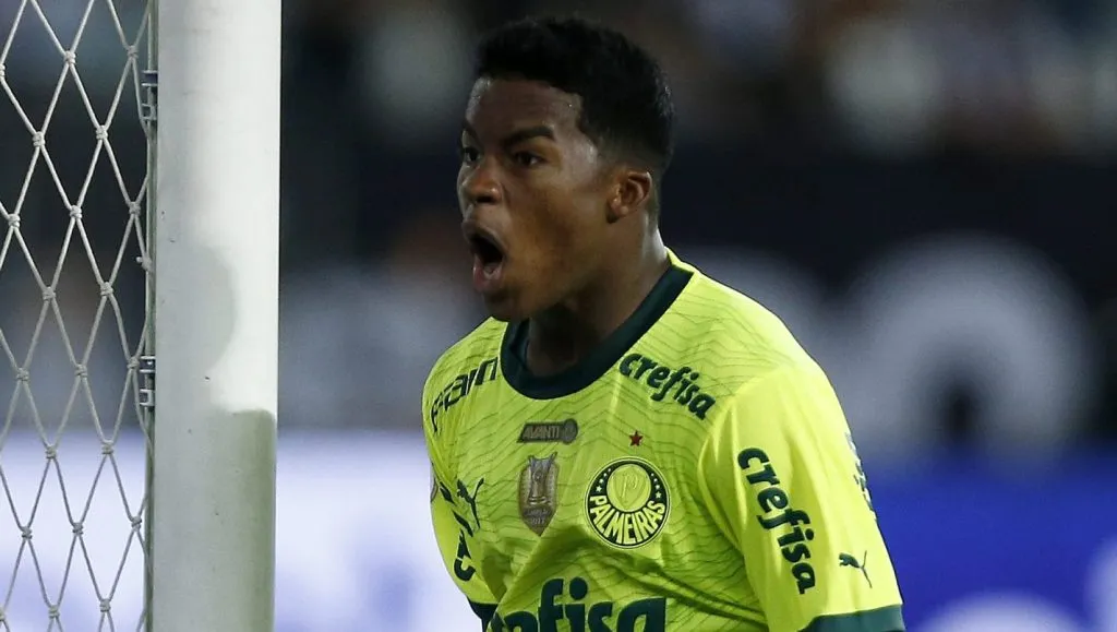 Endrick marca 2 gols e comanda virada do Palmeiras