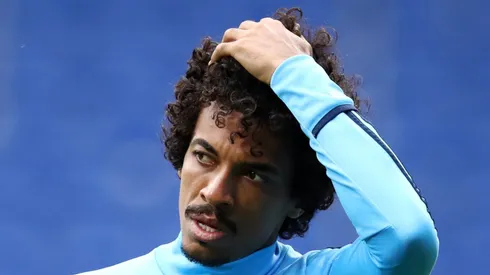 Luiz Gustavo é o único primeiro volante do SPFC. Foto: Maja Hitij/Getty Images