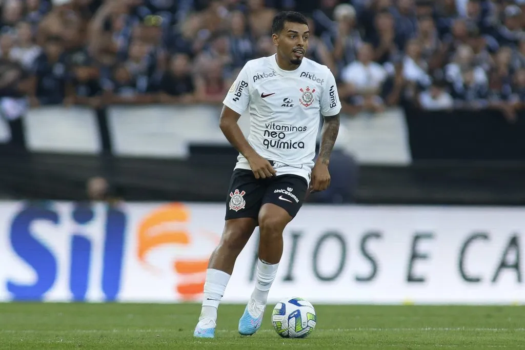 Matheus Bidu em ação pelo Corinthians. (Photo by Miguel Schincariol/Getty Images)