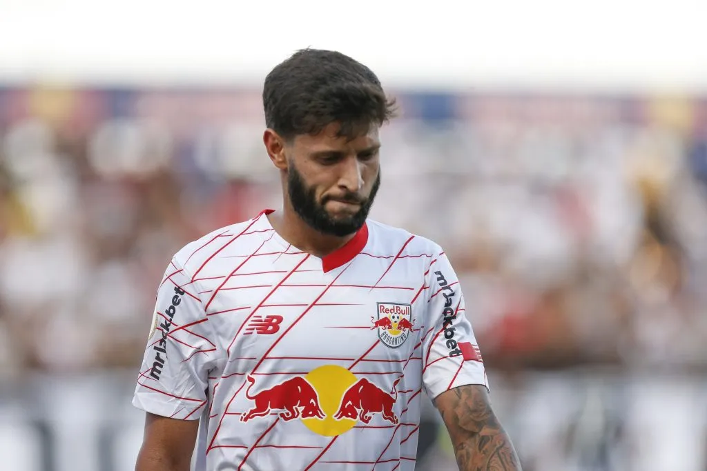 Capixaba em ação pelo RB Bragantino (Photo by Ricardo Moreira/Getty Images)