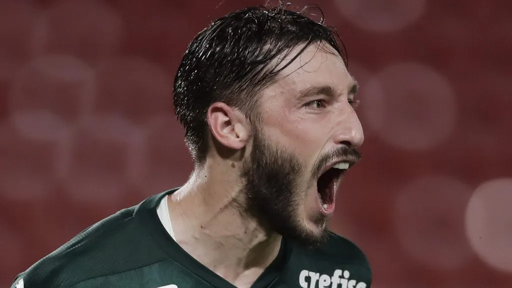 Flamengo deixa Viña 'de lado' e faz oferta por grande lateral do Brasileirão (Photo by Juan I. Roncoroni – Pool/Getty Images)