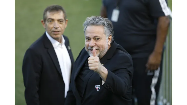 SANTOS, BRAZIL - JANUARY 02: Julio Casares President of Sao Paulo gestures during thes funeral of Brazilian football legend Pelé on January 02, 2023 in Santos, Brazil. Brazilian football icon Edson Arantes do Nascimento, better known as Pele, died on December 29, 2022 aged 82 after a battle with cancer in Sao Paulo, Brazil. The three-time World Cup champion with Brazil is considered one of the greatest football legends of all time. (Photo by Ricardo Moreira/Getty Images)