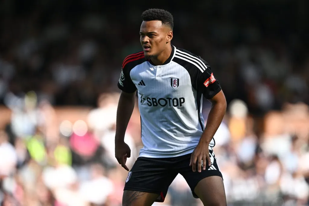 Muniz em ação pelo Fulham (Photo by Mike Hewitt/Getty Images)