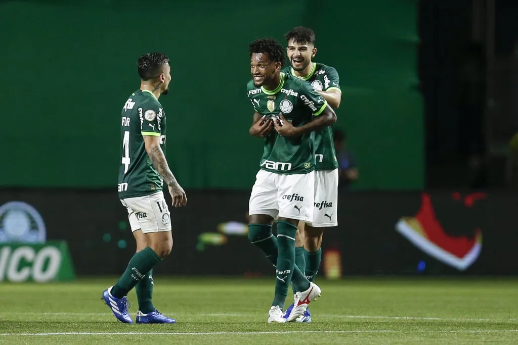 Destino do volante será o Celta. (Photo by Ricardo Moreira/Getty Images)