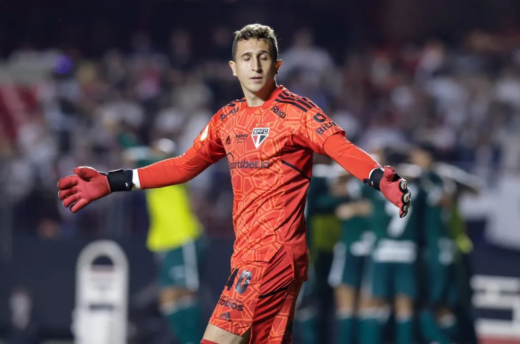 SÃO PAULO, SP (FOLHAPRESS) – 23 DE JULHO: Thiago Couto, do Tricolor Paulista, reage durante partida entre São Paulo e Goiás em jogo válido pela Série A do Brasil 2022, no Estádio do Morumbi, em 23 de julho de 2022, em São Paulo. (Foto: Alexandre Schneider/Getty Images)