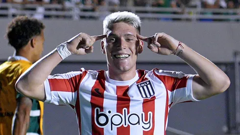 Rival do Flamengo ganha ajudinha para fechar com Rollheiser. (Foto: Divulgação/ Estudiantes de La Plata)